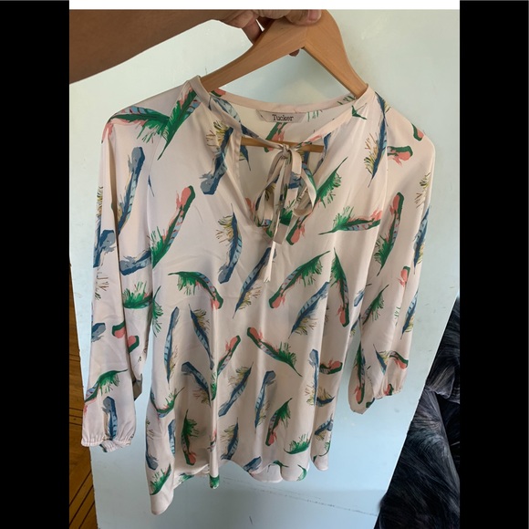 Tucker silk Blouse - Picture 3 of 7